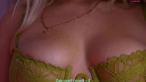 Snapshot of _iowaa_ chatting on 12.15.25 Maria online show from 12.15.25