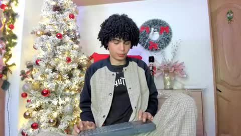 Snapshot of _jaay77 chatting on 12.30.24 Jay online show from 12.30.24