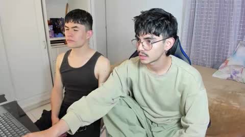 Snapshot of _jamesboy chatting on 09.29.25 James online show from 09.29.25