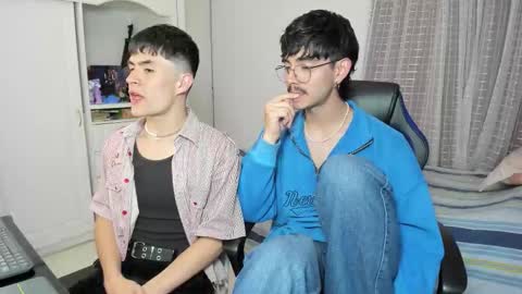 Snapshot of _jamesboy chatting on 10.31.25 James online show from 10.31.25