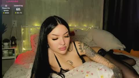 Jess blond and Leila brunette online show from 04.12.26