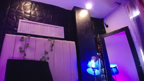 Mia online show from 12.30.24