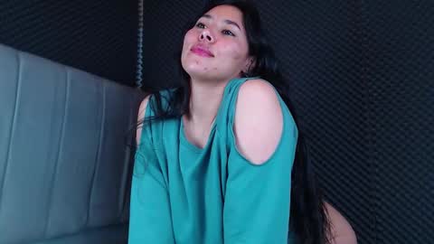 Snapshot of _joy_iva chatting on 11.30.25 joy online show from 11.30.25