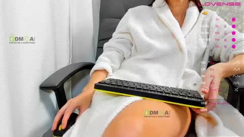 _justcallme_ online show from 02.14.25