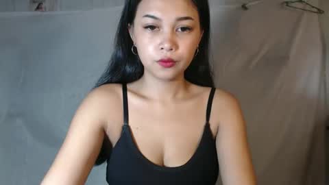 Snapshot of _justrea chatting on 05.18.26 call me rea online show from 05.18.26