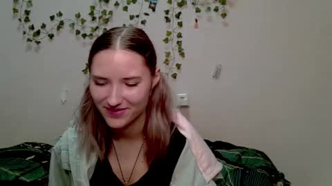 _kikiclark_ online show from 10.25.25