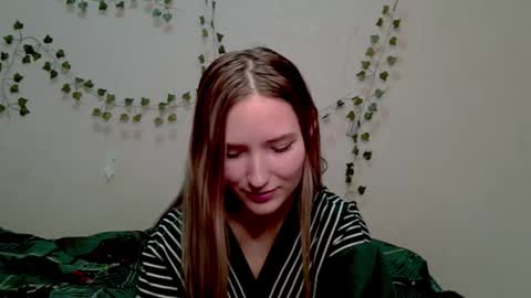 _kikiclark_ online show from 11.05.25