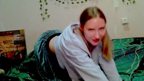 _kikiclark_ online show from 11.27.25