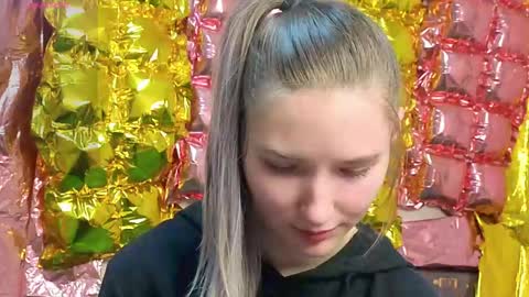 _kikiclark_ online show from 04.19.26