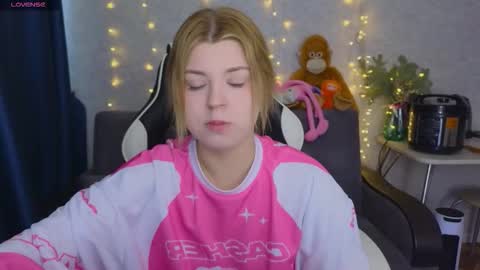 Snapshot of _kirieshka chatting on 03.04.26 Molly Emily online show from 03.04.26