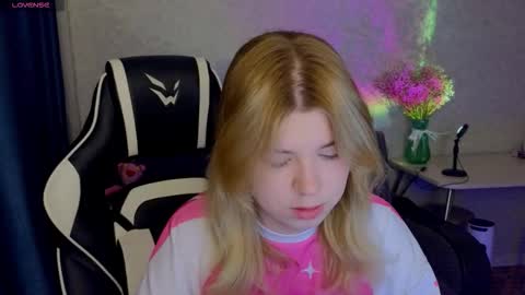 Snapshot of _kirieshka chatting on 03.12.26 Molly Emily online show from 03.12.26