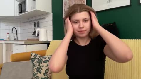 Snapshot of _kirieshka chatting on 03.14.26 Molly Emily online show from 03.14.26