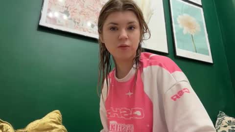 Snapshot of _kirieshka chatting on 03.18.26 Molly Emily online show from 03.18.26