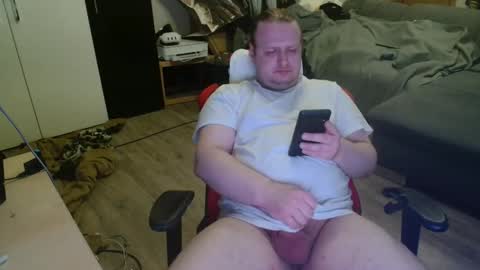 Snapshot of _kitsu_ chatting on 11.01.25 _kitsu_ online show from 11.01.25