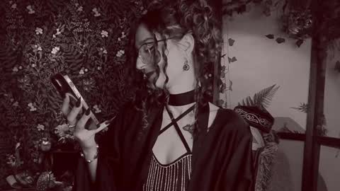 Snapshot of _lady_luna_ chatting on 12.28.24 Lady Luna online show from 12.28.24