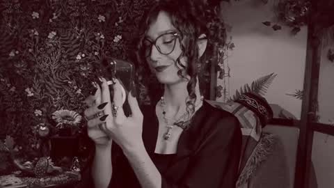 Snapshot of _lady_luna_ chatting on 12.30.24 Lady Luna online show from 12.30.24