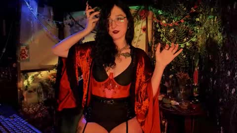 Snapshot of _lady_luna_ chatting on 10.16.25 Lady Luna online show from 10.16.25