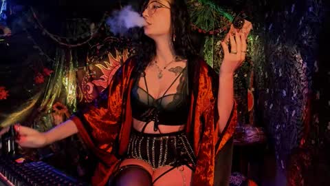 Snapshot of _lady_luna_ chatting on 11.15.25 Lady Luna online show from 11.15.25