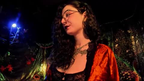 Snapshot of _lady_luna_ chatting on 12.16.25 Lady Luna online show from 12.16.25