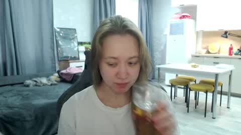 _lalune_ online show from 05.04.26