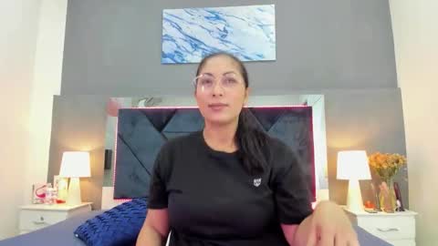 Lauralove online show from 10.21.25