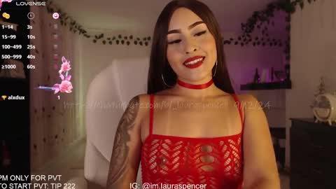 Snapshot of _lauraspencer_ chatting on 12.10.24 Laura online show from 12.10.24