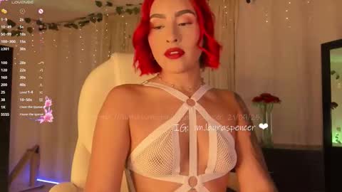 Snapshot of _lauraspencer_ chatting on 09.21.25 Laura online show from 09.21.25