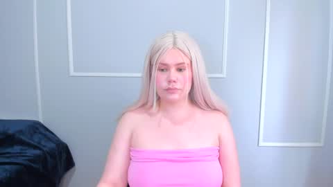 Snapshot of _leana_oo chatting on 10.26.25 leana online show from 10.26.25