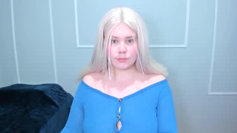 Snapshot of _leana_oo chatting on 11.26.25 leana online show from 11.26.25