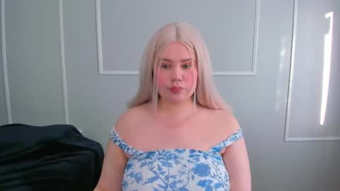 Snapshot of _leana_oo chatting on 12.05.25 leana online show from 12.05.25