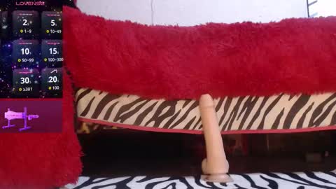 Snapshot of _leyla_james_ chatting on 10.23.25 leyla online show from 10.23.25