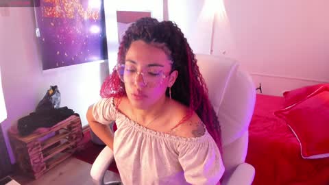 Snapshot of _lili_rose chatting on 01.28.25 Lili online show from 01.28.25