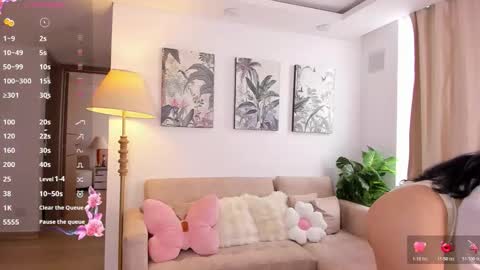 Snapshot of _lina7 chatting on 12.15.25 Lina. online show from 12.15.25