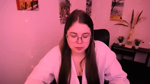 Snapshot of _lovely_mary chatting on 09.20.25 Mary online show from 09.20.25