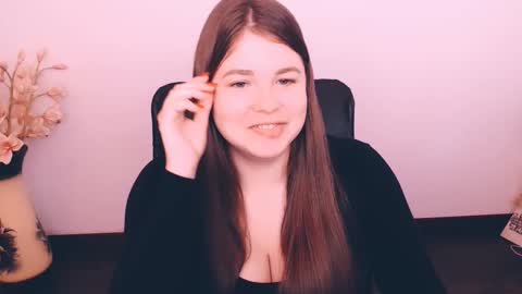 Snapshot of _lovely_mary chatting on 09.26.25 Mary online show from 09.26.25