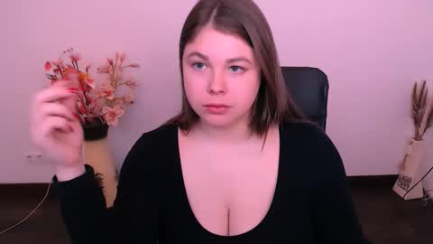 Snapshot of _lovely_mary chatting on 10.12.25 Mary online show from 10.12.25