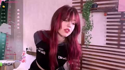 Snapshot of _lucystars chatting on 11.17.25 _lucystars online show from 11.17.25