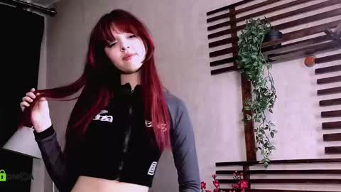 Snapshot of _lucystars chatting on 11.18.25 _lucystars online show from 11.18.25