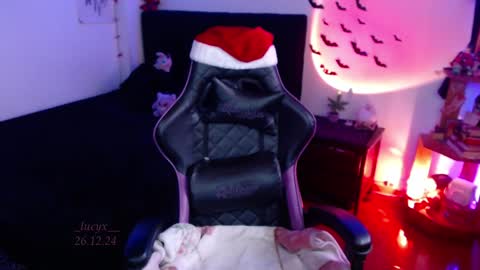 Queen.  Help me reach 100 thumbs up  online show from 12.26.24