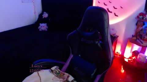 Queen.  Help me reach 100 thumbs up  online show from 02.12.25