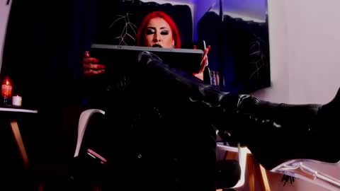 Snapshot of _luna_parisi chatting on 09.12.25 MISS LUNA online show from 09.12.25