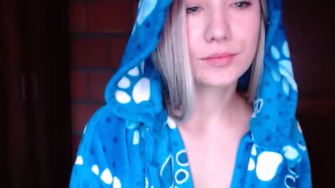 Snapshot of _lunablondie_ chatting on 02.04.25 _lunablondie_ online show from 02.04.25