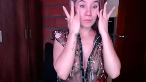 Snapshot of _lunablondie_ chatting on 02.12.25 _lunablondie_ online show from 02.12.25