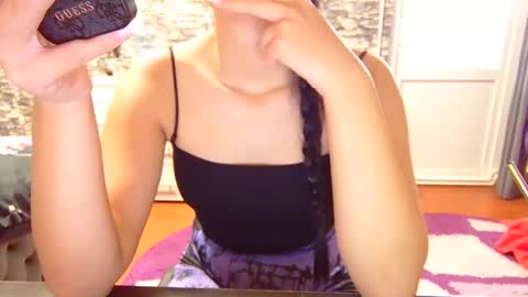 Snapshot of _mari___ chatting on 09.19.25 Mari online show from 09.19.25