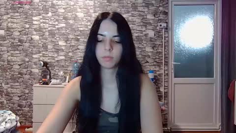 Snapshot of _mari___ chatting on 02.11.26 Mari online show from 02.11.26