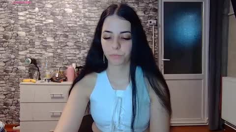 Snapshot of _mari___ chatting on 02.16.26 Mari online show from 02.16.26