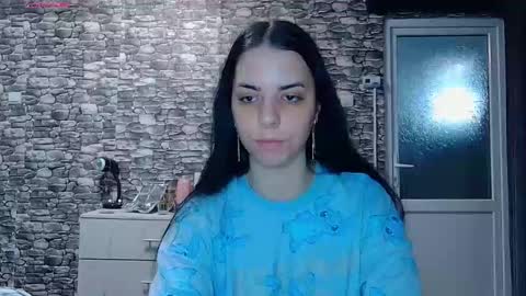 Snapshot of _mari___ chatting on 03.17.26 Mari online show from 03.17.26