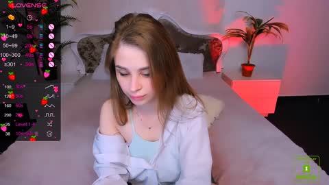 Snapshot of _mari_clark chatting on 01.17.25 Eva online show from 01.17.25