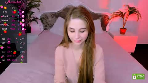 Snapshot of _mari_clark chatting on 02.12.25 Eva online show from 02.12.25