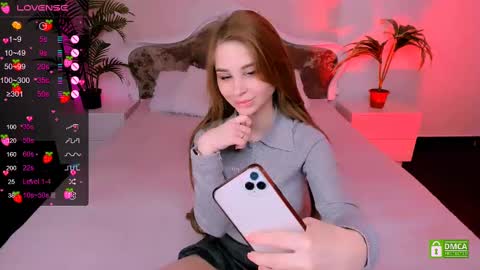 Snapshot of _mari_clark chatting on 02.16.25 Eva online show from 02.16.25